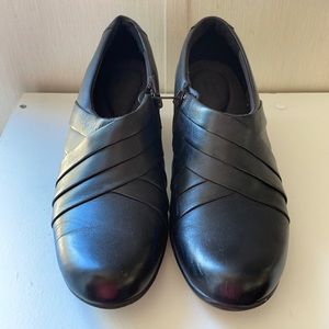 Clarks Black heeled shoe